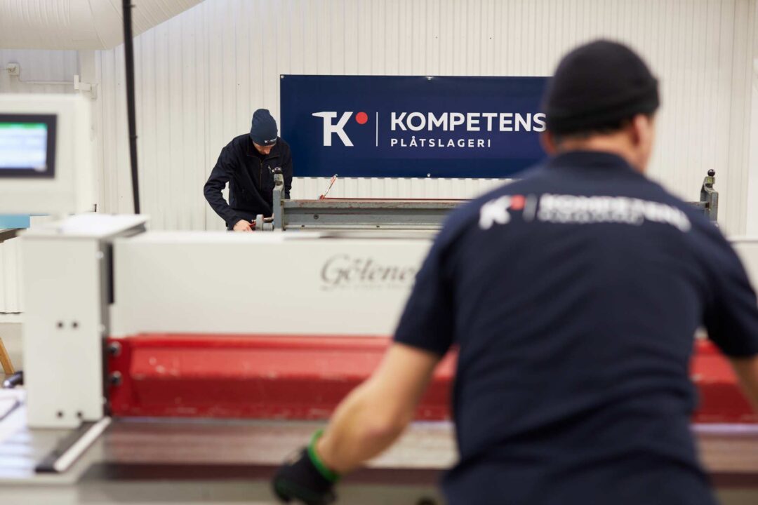 Plåtdetaljer och beslag på ett tak
