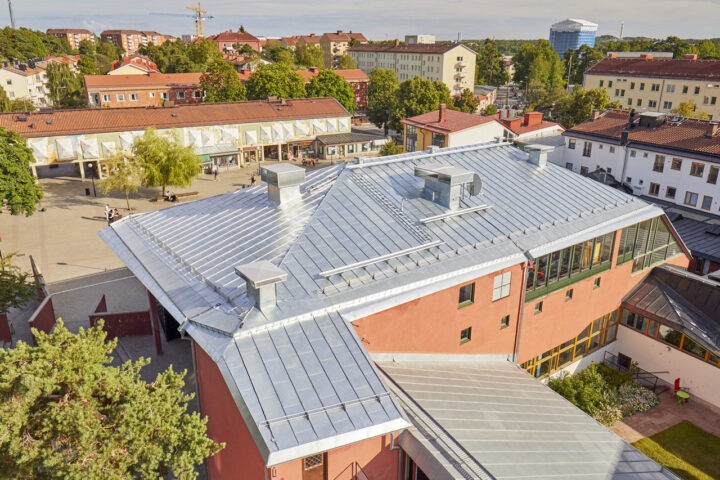 Plåtomläggning Årsta torg