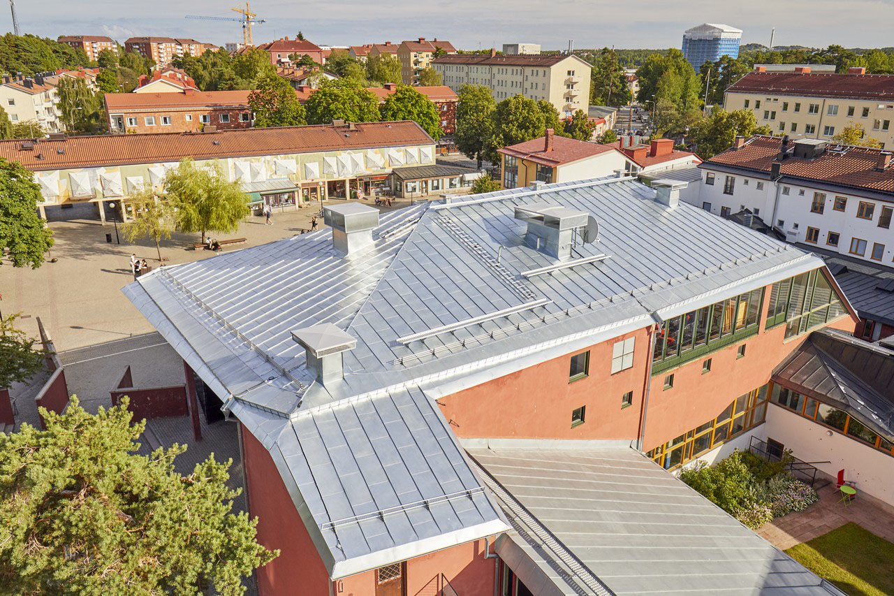 Plåtomläggning Årsta torg