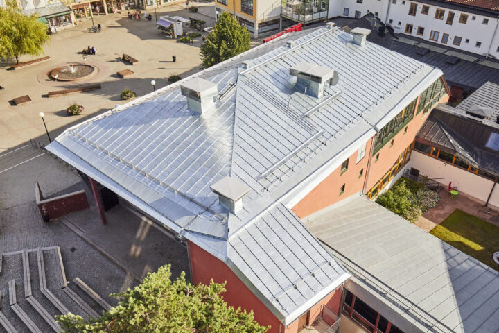 Nytt plåttak Årsta torg