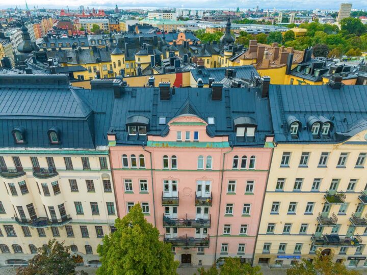 Svart plåttak i Stockholm